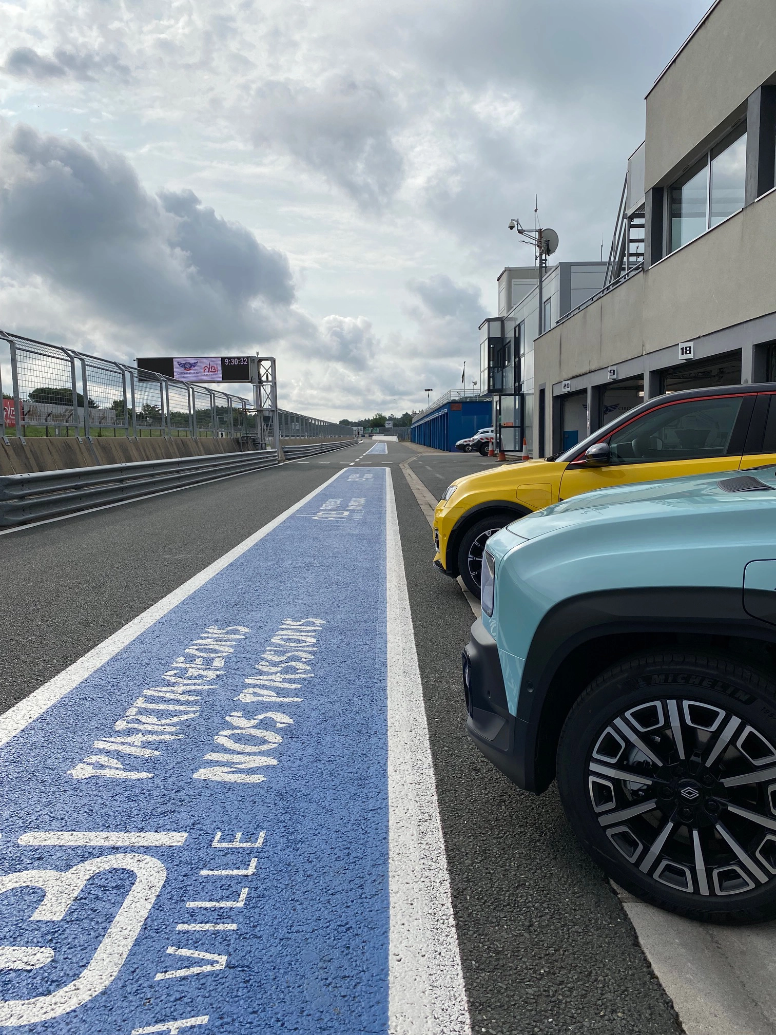 Automobile : une journée électrisante sur le circuit d’Albi